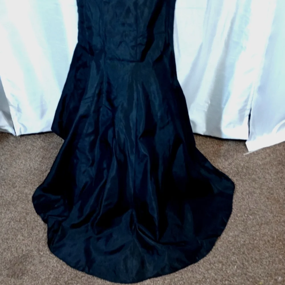 Spanish halter Ruffled Neck Dress, flared tulle Train, Black/White, Sleeveless,6